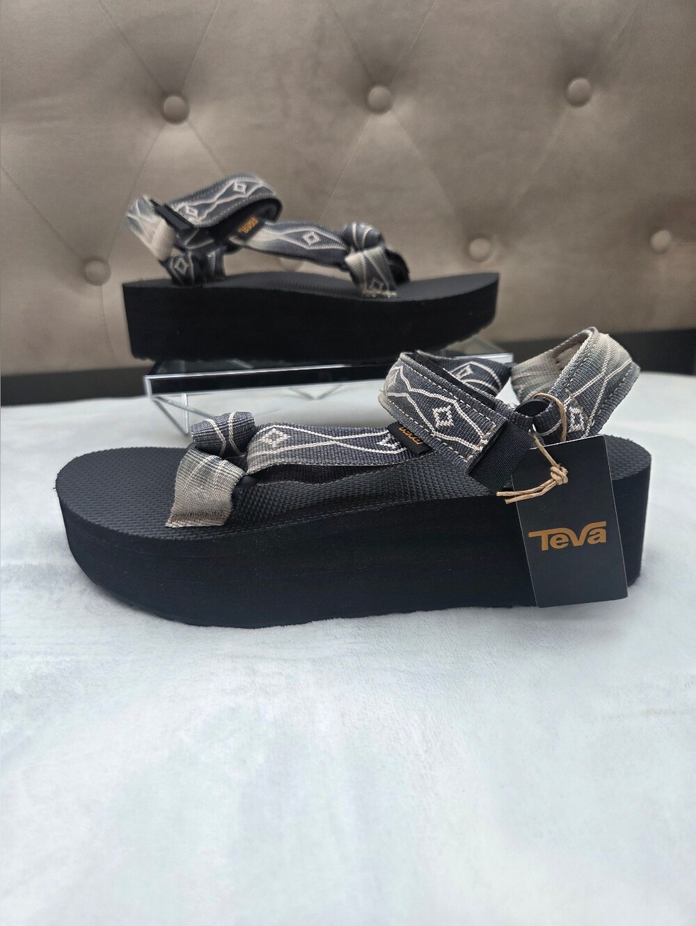 Teva Midform Universal Platform Sandals Gray Black Geometric Print Size 7 New
